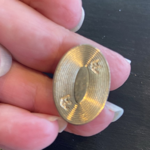 Two pairs of cufflinks.  Oval is silver Rectangle is gold tone - Picture 6 of 7